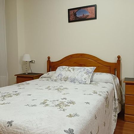 Apartamentos Chevere Rojo-Huca オビエド エクステリア 写真