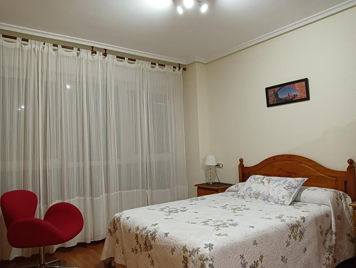 Apartamentos Chevere Rojo-Huca オビエド エクステリア 写真